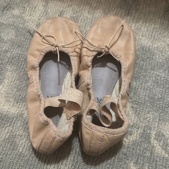 Capezio Pink ballet bag, slippers, skirt, 2 bodysuits and a top! - Picture 3 of 13